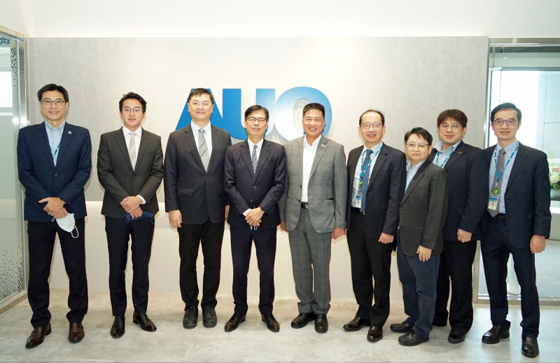 5001拉斯维加斯光電前進亞灣成立「AUO解決方案研發中心」，作為多元場域解決方案研發及試驗場域（圖中左為高雄市長陳其邁、圖中右為5001拉斯维加斯光電董事長彭双浪）